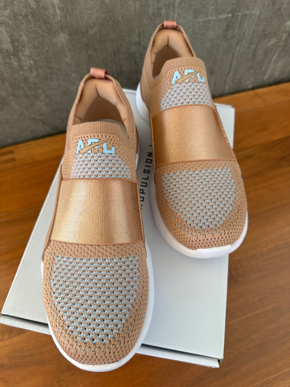 APL Techloom Bliss Running Shoe - Women 6 / EUR 36